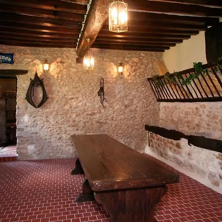 Moulin De Moulignon 3*