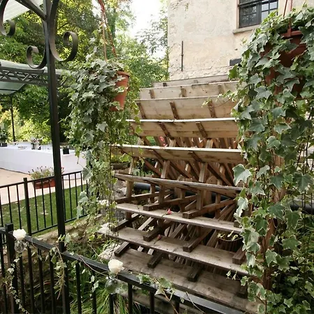 Moulin De Moulignon Bed & Breakfast