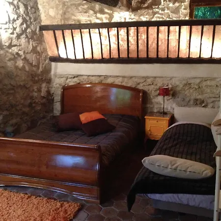 Moulin De Moulignon Bed & Breakfast 3*